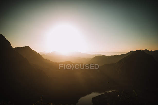 Montanha paisagística ao pôr-do-sol — Fotografia de Stock