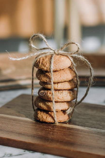 Stack of homemade cookies tied with rope — Stock Photo