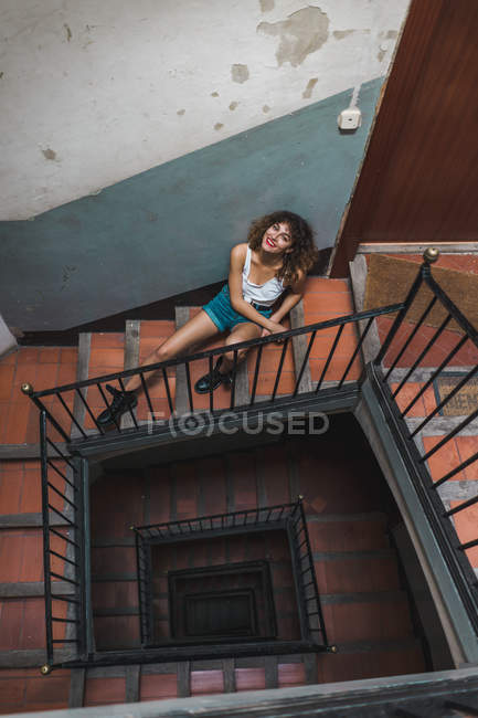 Casual woman sitting on steps — Stock Photo