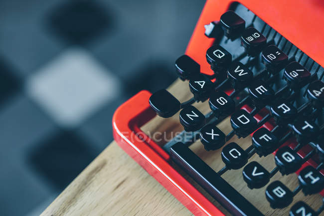 Chaves da máquina de escrever vermelha — Fotografia de Stock