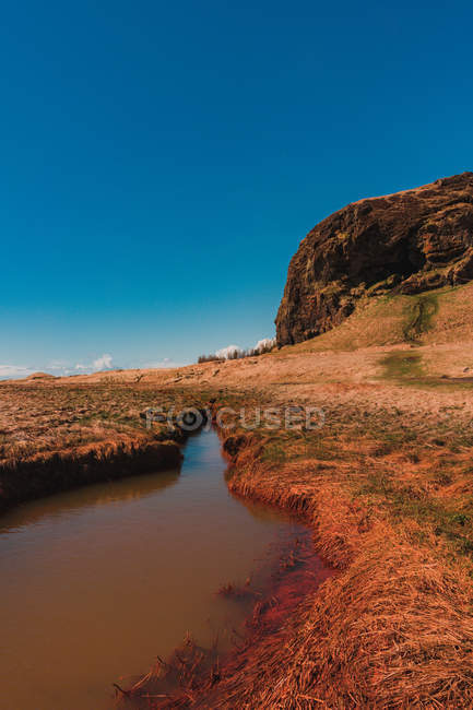 Low tide on coast and mountains — Stock Photo