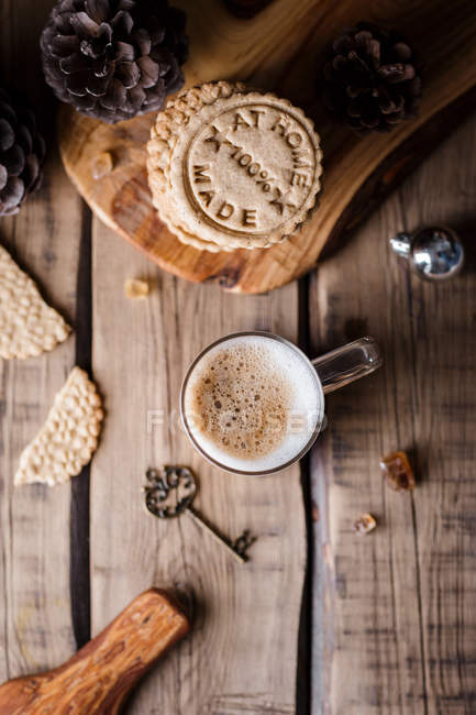 Cup of coffee and cookies — Stock Photo