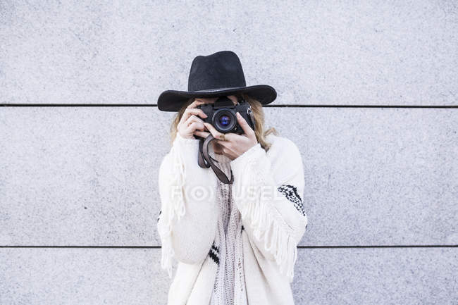 Woman with camera on street — Stock Photo