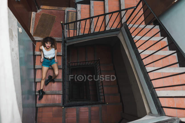 Casual woman sitting on steps — Stock Photo