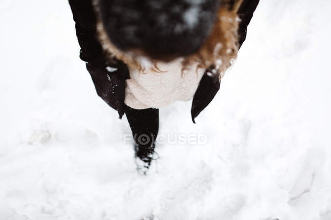Woman walking on snowy road — Stock Photo