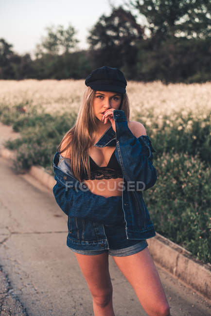 Woman in black bra standing in countryside — Stock Photo