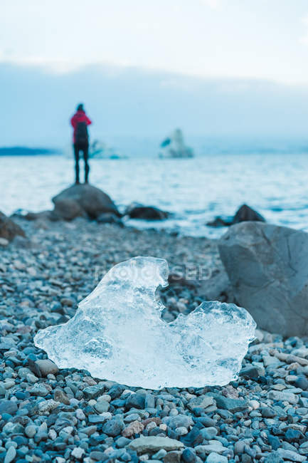 Ice piece on rocky coast — Stock Photo