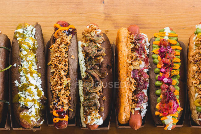 Row of various served hot dogs — Stock Photo