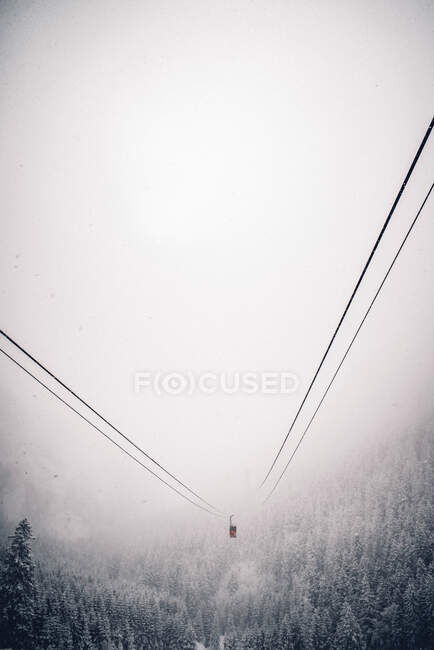 Funicular traveling in snowy landscape — Stock Photo