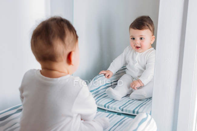 Baby boy looking at mirror — Stock Photo