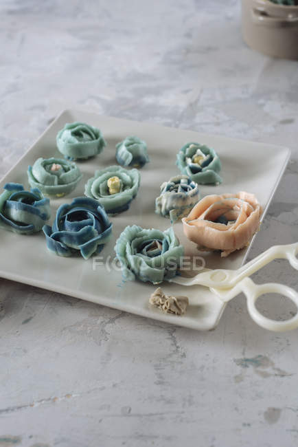 Blue and beige buttercream flowers — Stock Photo