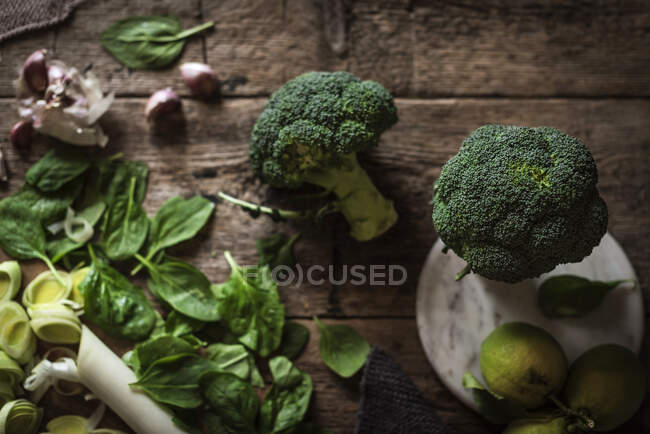 Broccoli on wooden table — Stock Photo