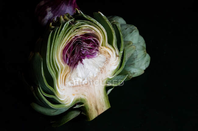 Half of fresh green and purple artichoke — Stock Photo