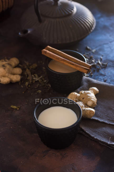 Taza oriental de té Chai - foto de stock