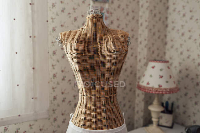 Straw-made mannequin for wedding dress in bride room. — Stock Photo
