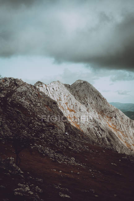 Bergkette und Tal — Stockfoto