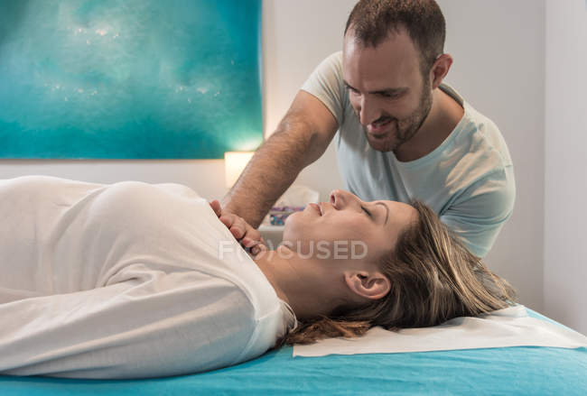 Therapist doing alternative therapy body treatment for stimulating body tissues in massage room — Stock Photo