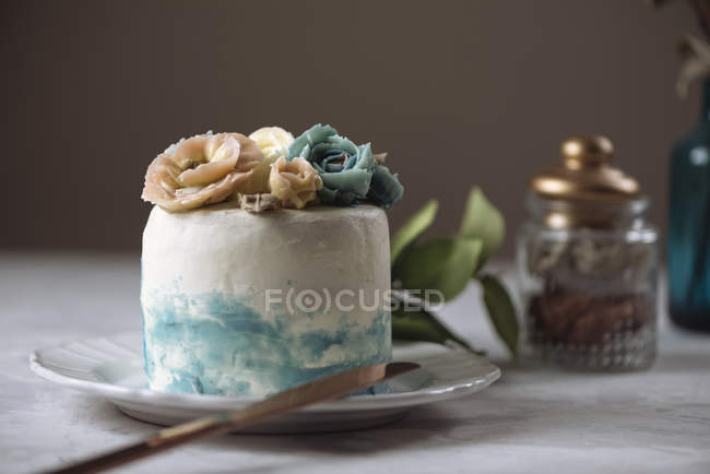 Torta di fiori di crema di burro — Foto stock