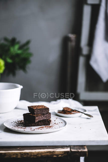 Pedaços de brownie saboroso — Fotografia de Stock