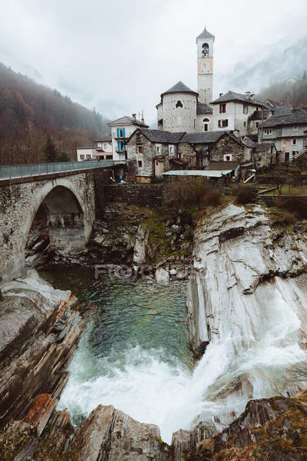 Old town and bridge over river — Stock Photo