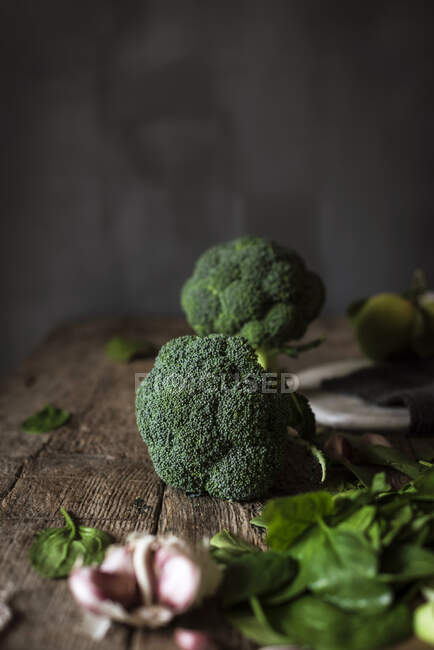 Broccoli on wooden table — Stock Photo