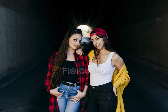 Women standing in underpass — Stock Photo