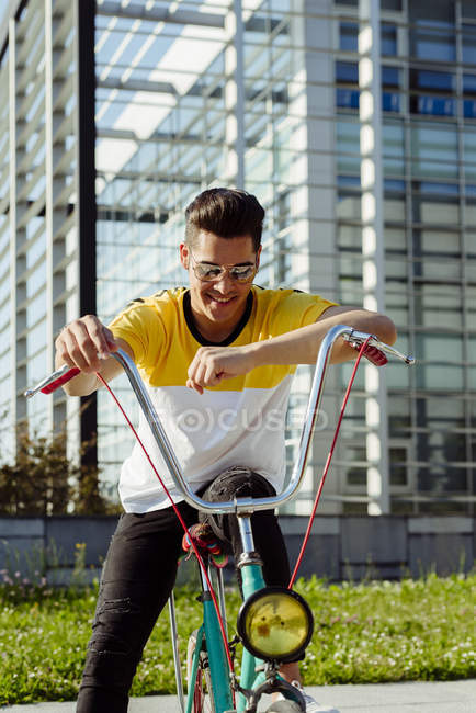 Man sitting on vintage bicycle — Stock Photo