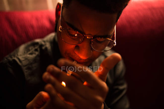 Man lighting cigarette — Stock Photo