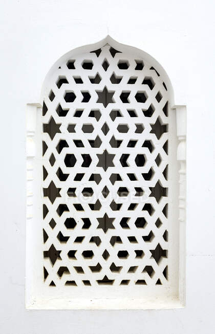 Arquitetura típica árabe em Asilah. Ruas, portas, janelas, lojas.Marrocos — Fotografia de Stock