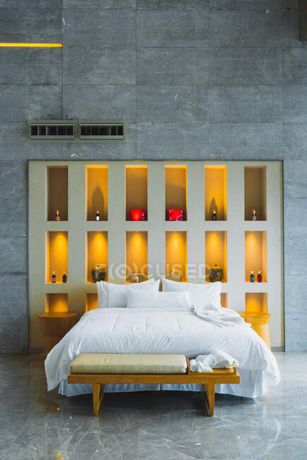 Современный роскошный дизайн спальни отеля PROPERTY — стоковое фото