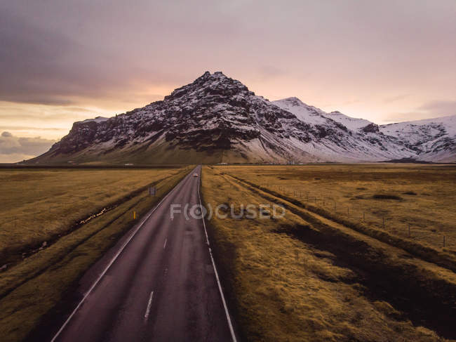 Asphalt road in nature with clouds and mountains, Iceland — Stock Photo