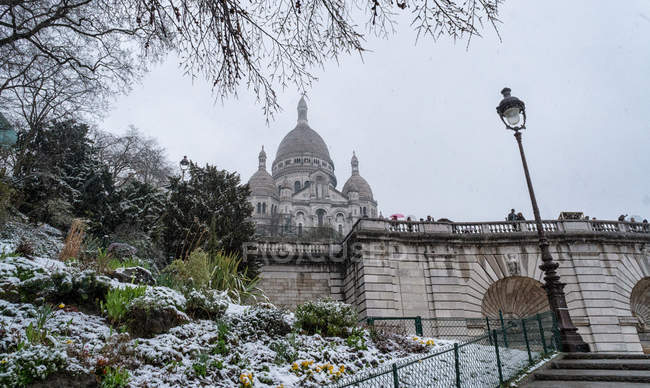 PARIS, FRANCE - MARCH 13, 2108: Sacred Heart in winter — Stock Photo