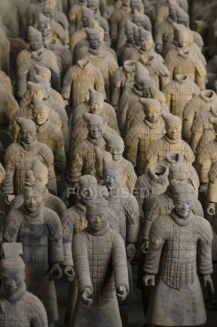 Guerreros de terracota de Xian marchando, China - foto de stock