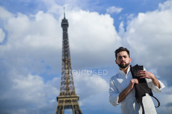 Koch mit Uniform in Paris — Stockfoto