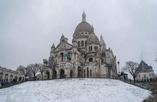 Paris, france - March 13, 2108: Holy heart in paris, france — стокове фото