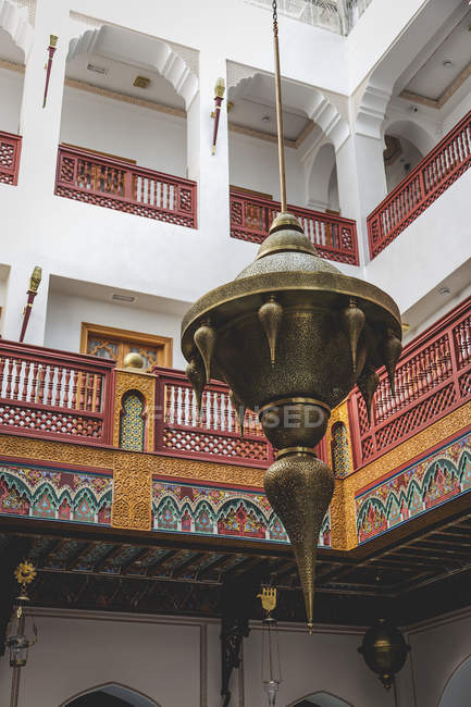 Fachada tradicional del edificio marroquí ornamental, Tanger, Marruecos - foto de stock
