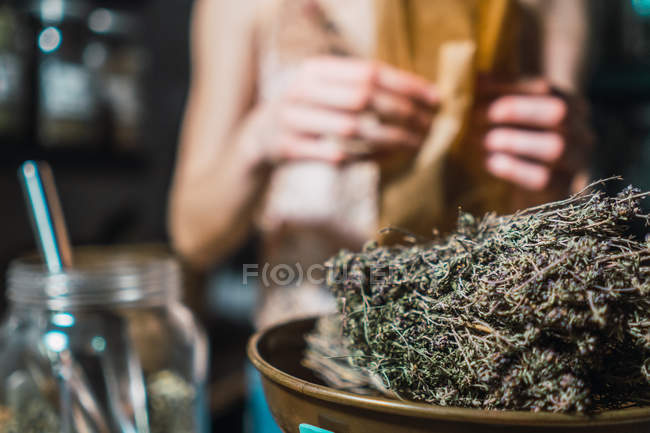 Close-up of dry plant of thyme on dish in shop — Stock Photo
