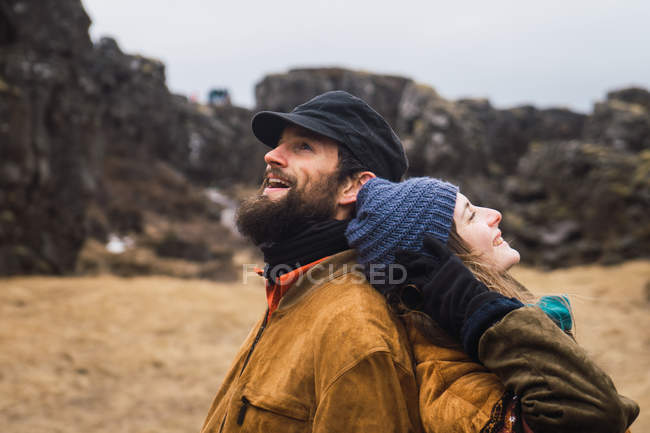 Happy couple standing in rocky landscape — Stock Photo