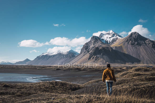 Woman walking at cold sea in mountains — Stock Photo
