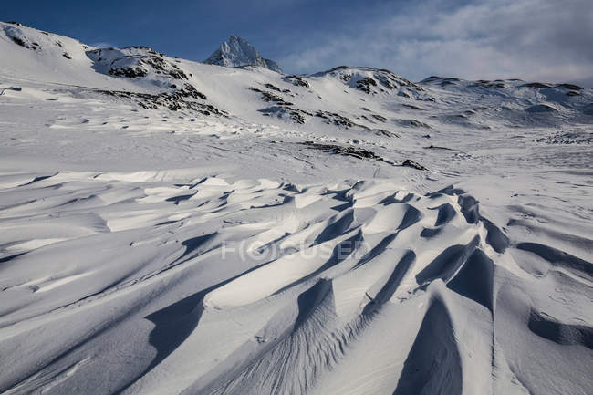 Dunes de neige en montagne — Photo de stock