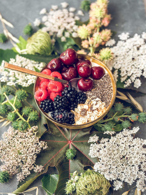 Breakfast with berries in bowl — Stock Photo