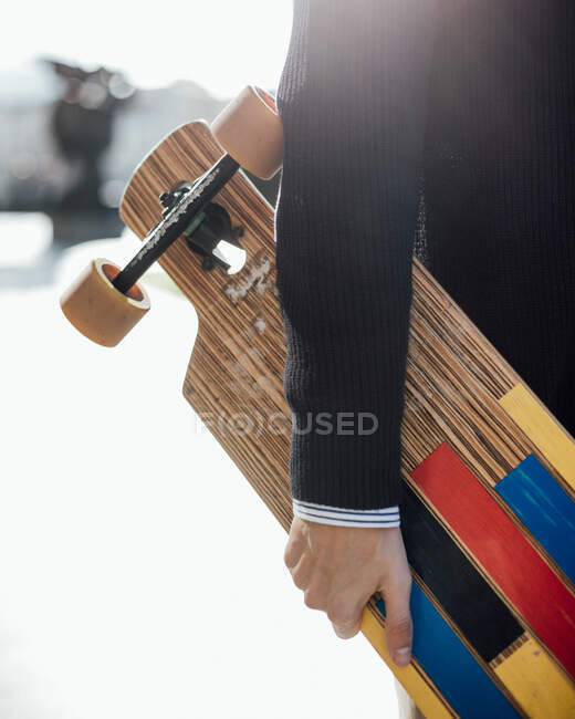 Crop back view man holding a skate — Stock Photo