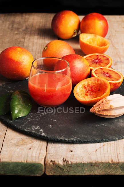 Copo de suco de laranja sangrento — Fotografia de Stock