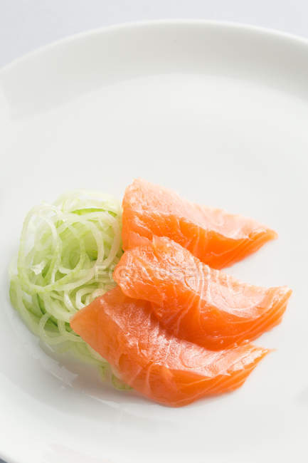 Sashimi japonais avec ensemble daikon — Photo de stock