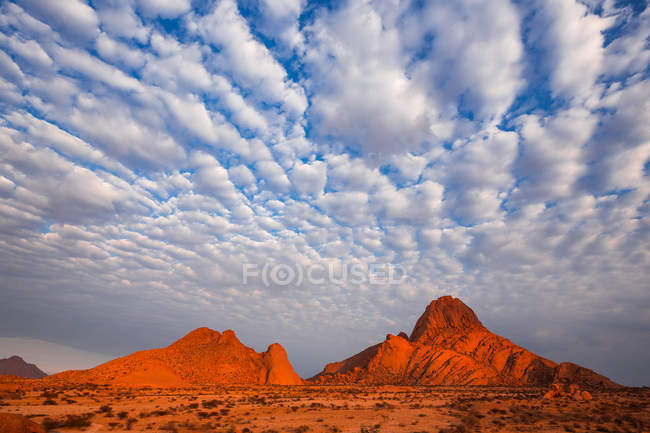 Thick clouds over hills in savanna — Stock Photo