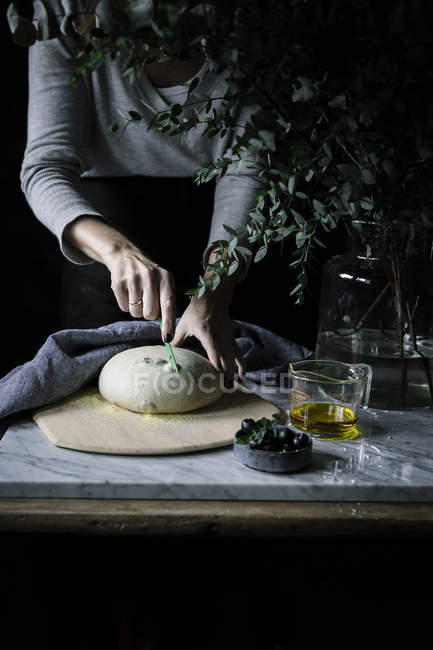 Female hands cutting bread — Stock Photo