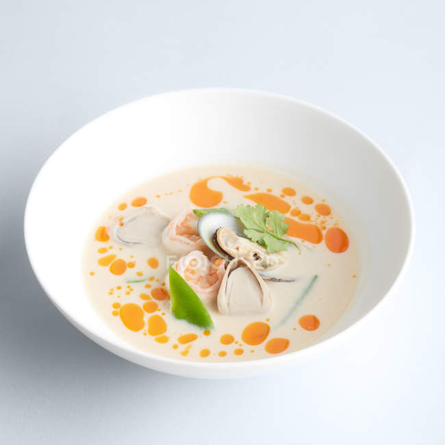 Sopa japonesa de mariscos - foto de stock