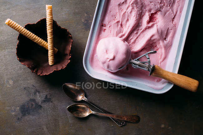Delicious strawberry ice cream — Stock Photo
