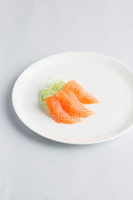 Japanese sashimi with daikon set — Stock Photo