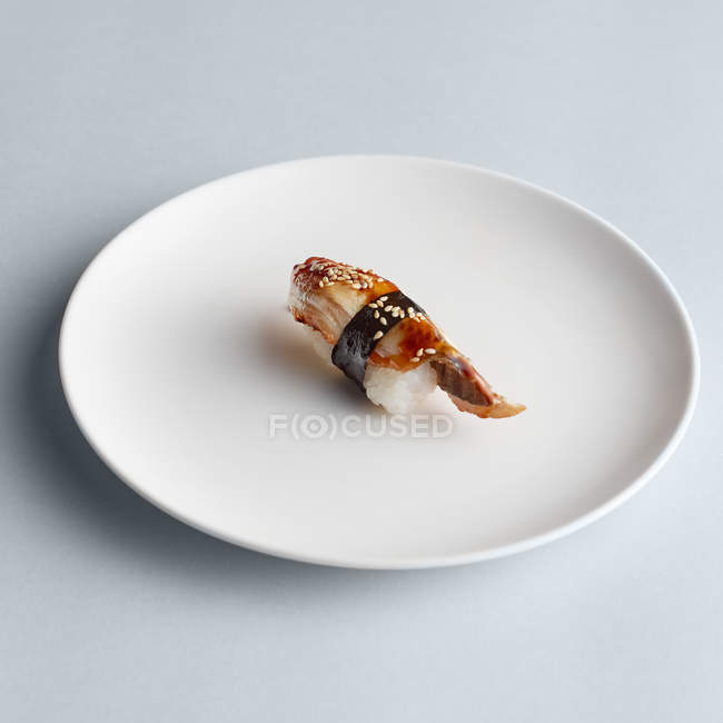 Nigiri sushi on plate — Stock Photo